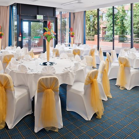 Holiday Inn Runcorn M56 Junction 12 By Ihg Экстерьер фото