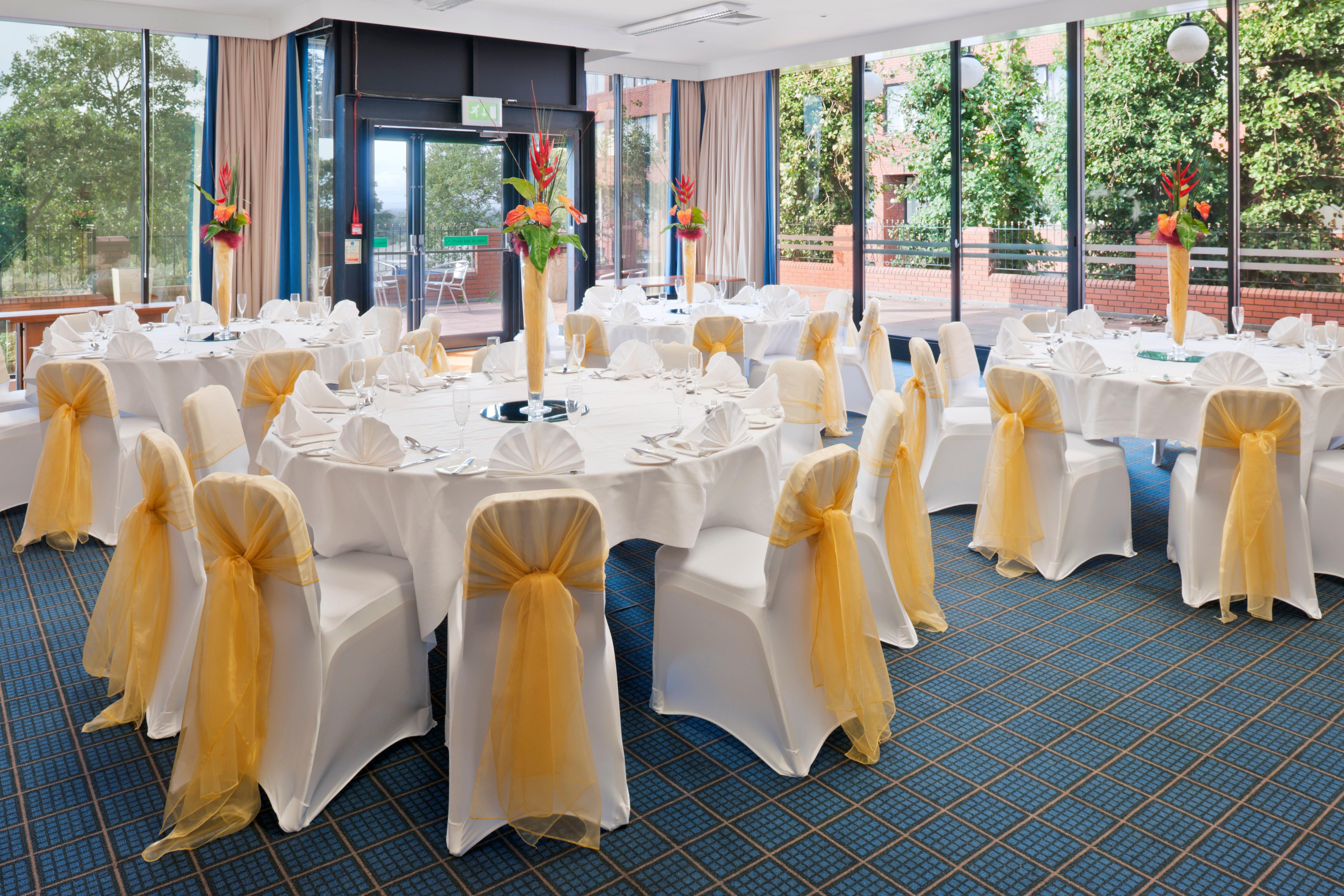 Holiday Inn Runcorn M56 Junction 12 By Ihg Экстерьер фото