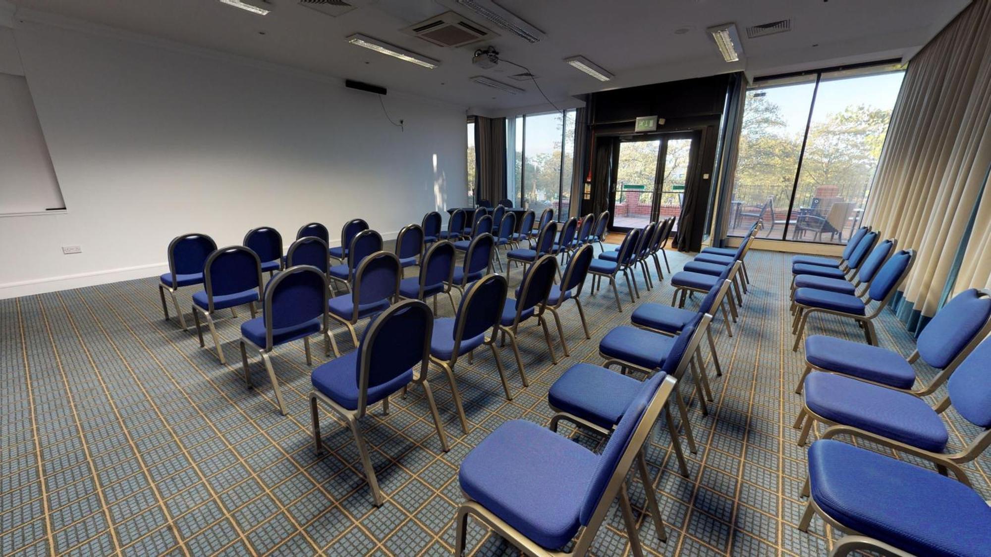 Holiday Inn Runcorn M56 Junction 12 By Ihg Экстерьер фото