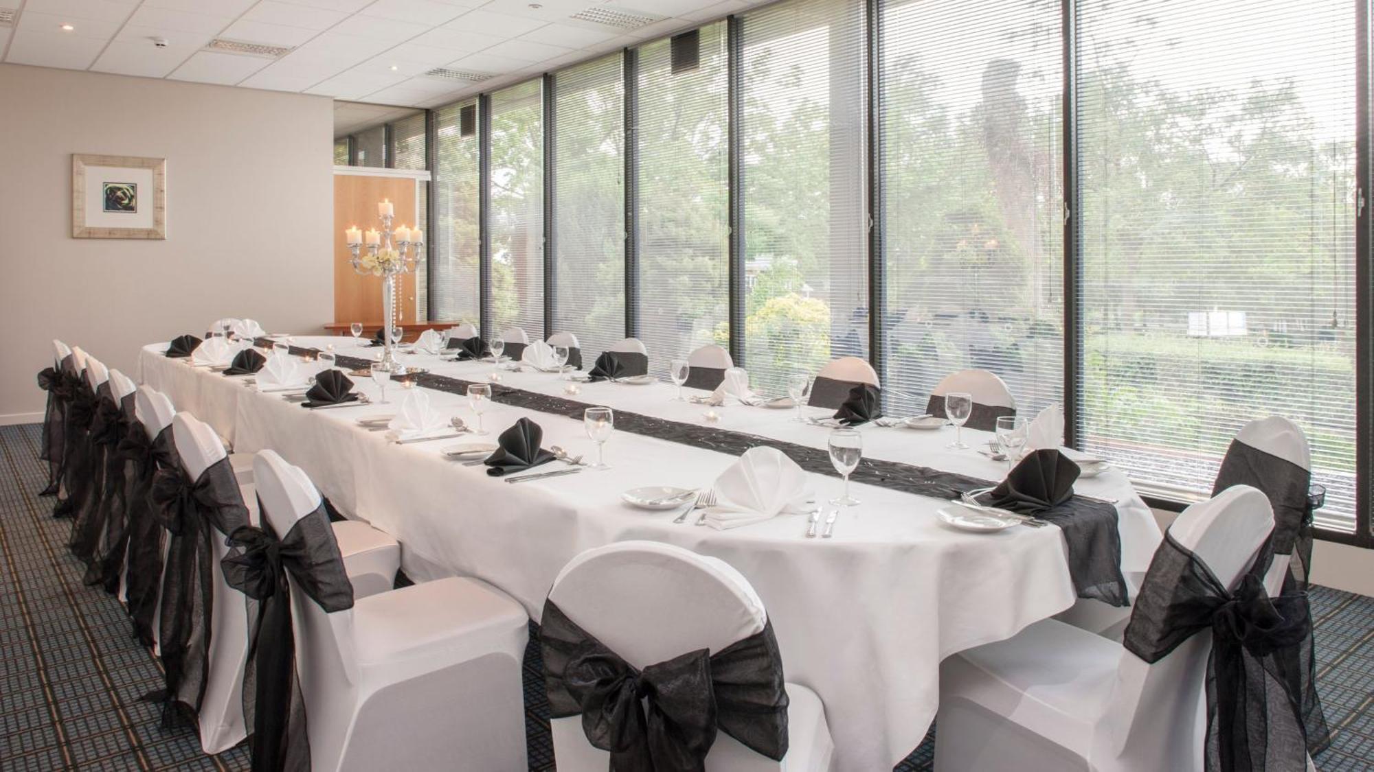Holiday Inn Runcorn M56 Junction 12 By Ihg Экстерьер фото